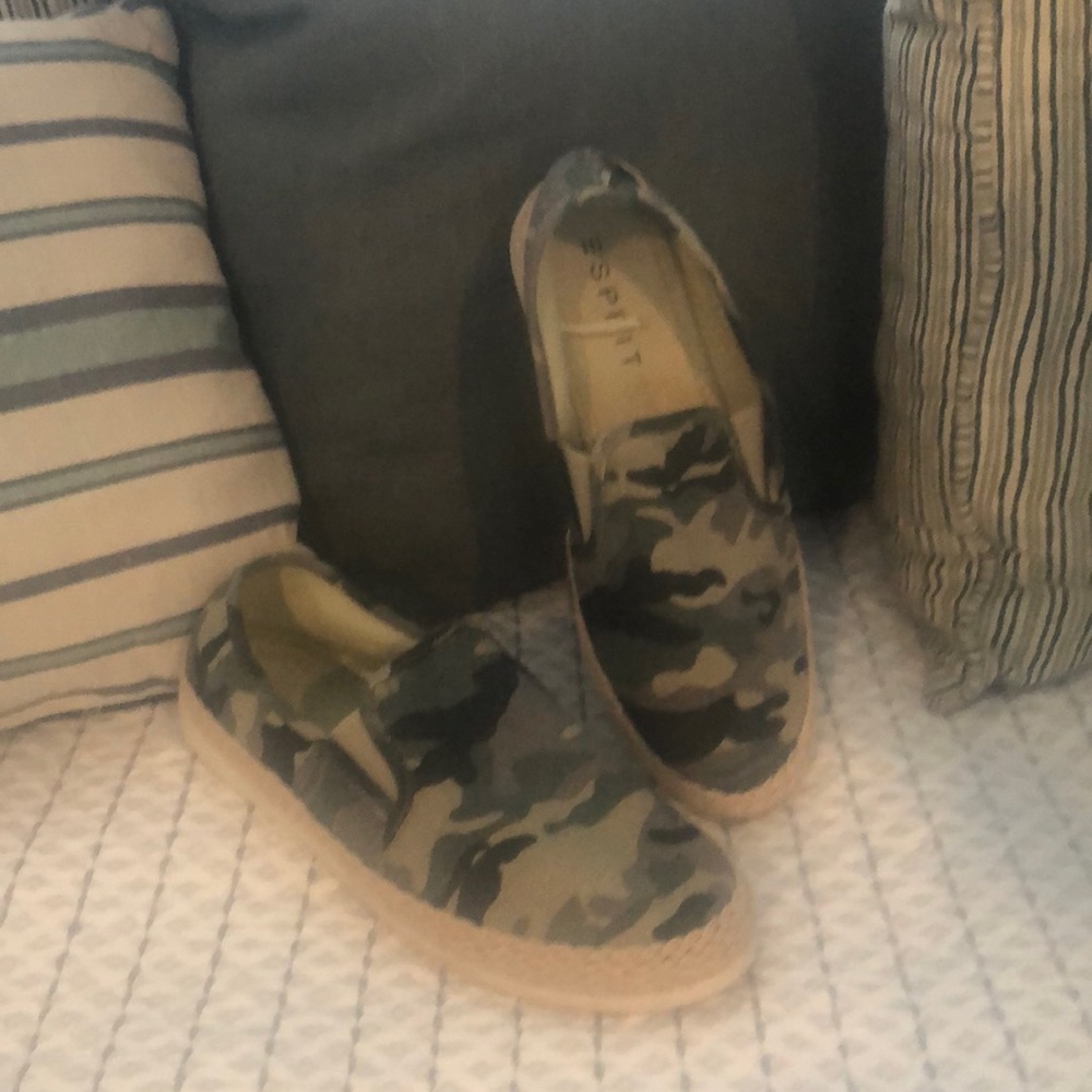 Espirit Camo womens slip ons